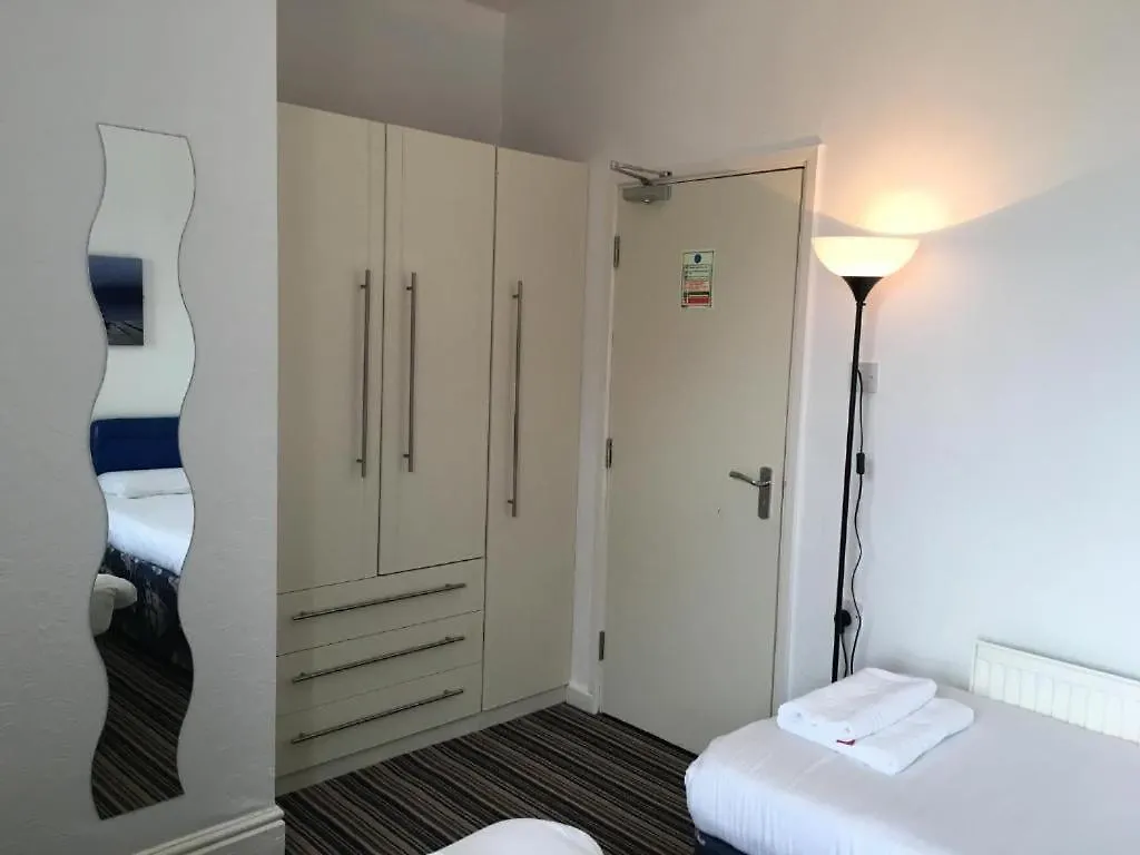 Oyo Wave Crest Hotel Blackpool